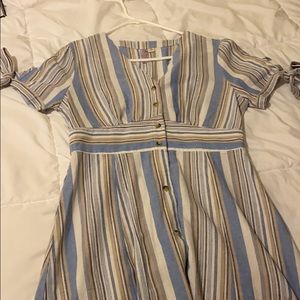 Maxi dress, cute, comfy.